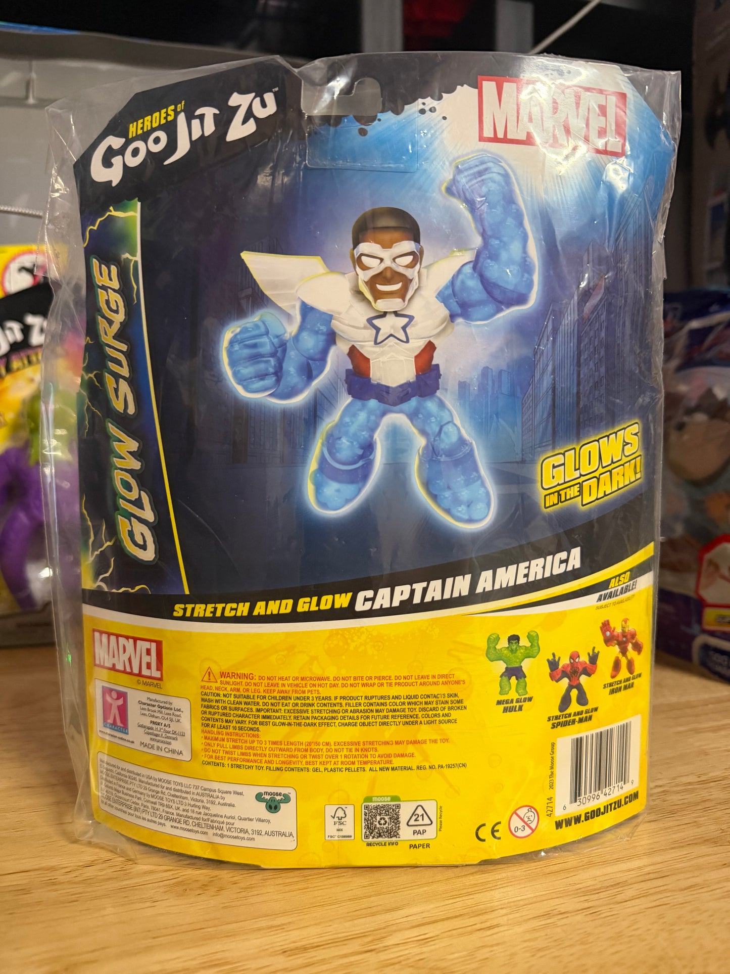 Hero’s of Goo Jit Zu Marvel Glow Surge Captain America Stretchy Figure 42714