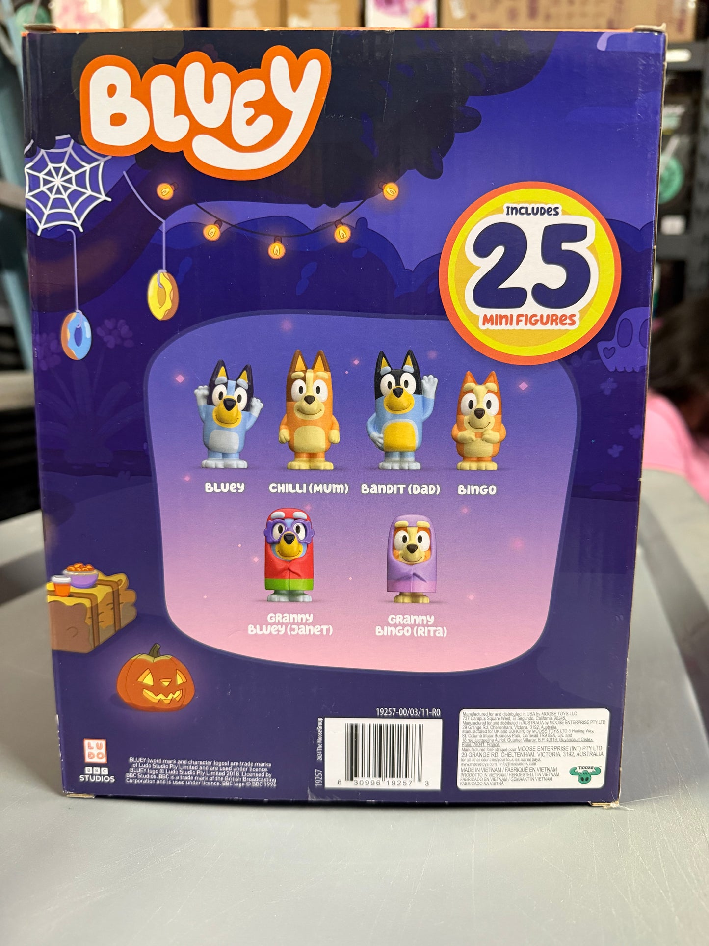 Bluey Mini Figure Multi-pack, Contains 25 Individually Bagged 1 inch Mini Figures 192573