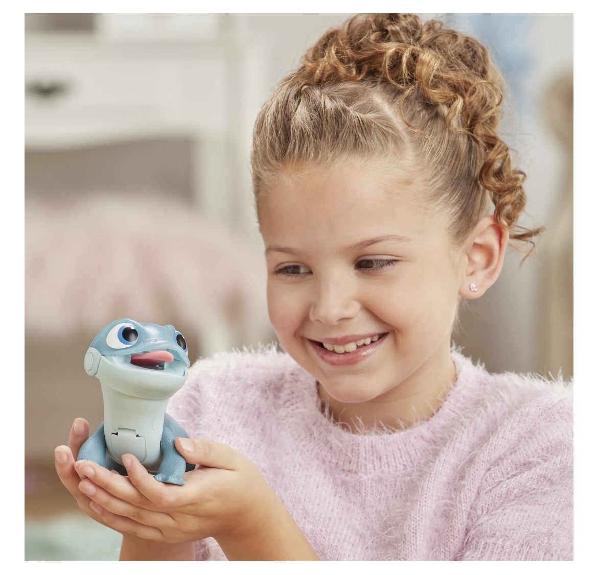 Disney Frozen 2 Fire Spirit's Snowy Snack, Salamander Toy with Lights 671045