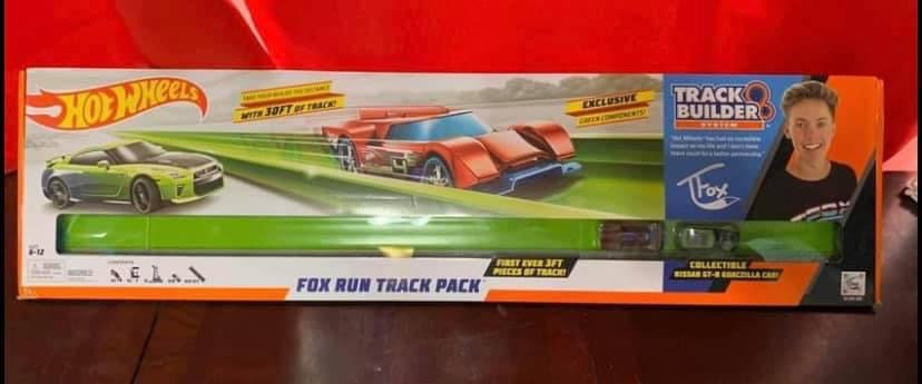 Hot Wheels Tanner Fox Run 30-Ft Track Builder Set 86265