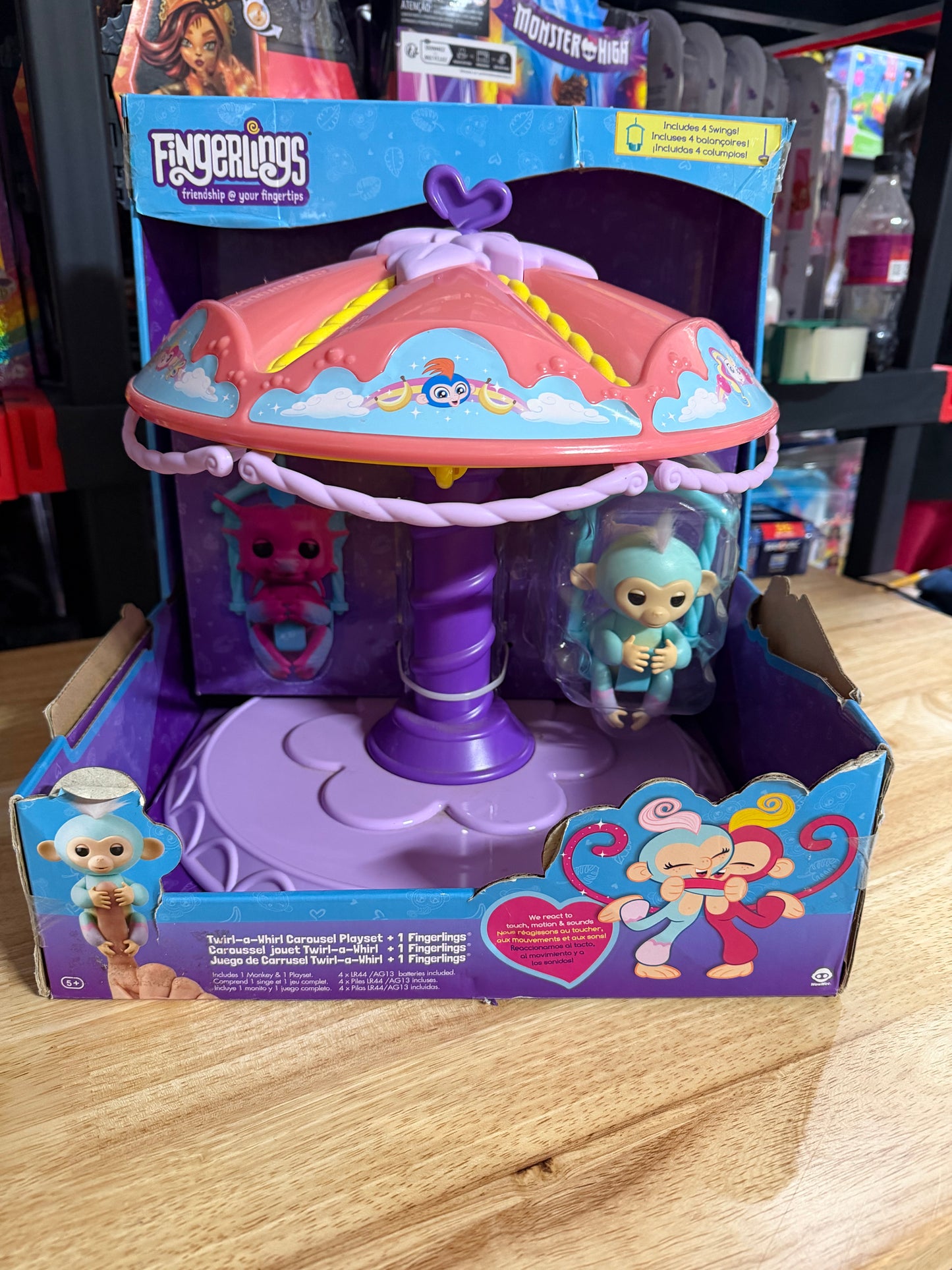 Fingerlings Twirl-a-Whirl Carousel Playset 13736