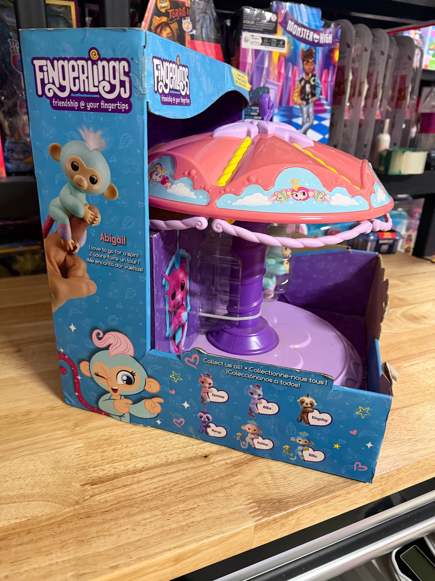 Fingerlings Twirl-a-Whirl Carousel Playset 13736