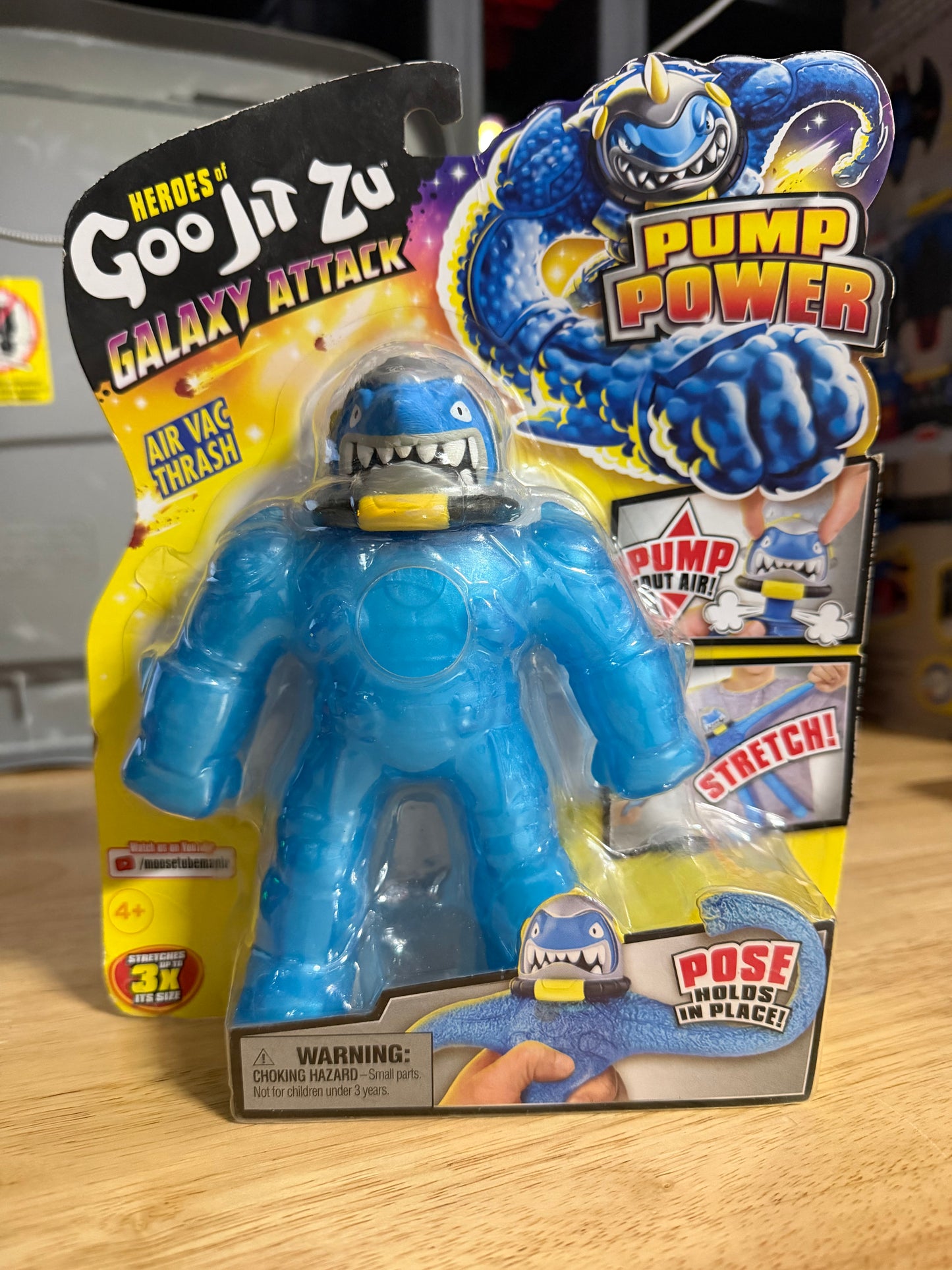 Heroes of Goo Jit Zu Galaxy Attack, Action Figure Pump Power - Air Vac Thrash 41223
