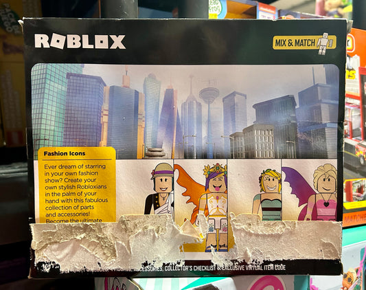 Roblox Celebrity Collection - Fashion Icons Four Figure Pack [Includes Exclusive Virtual Item]