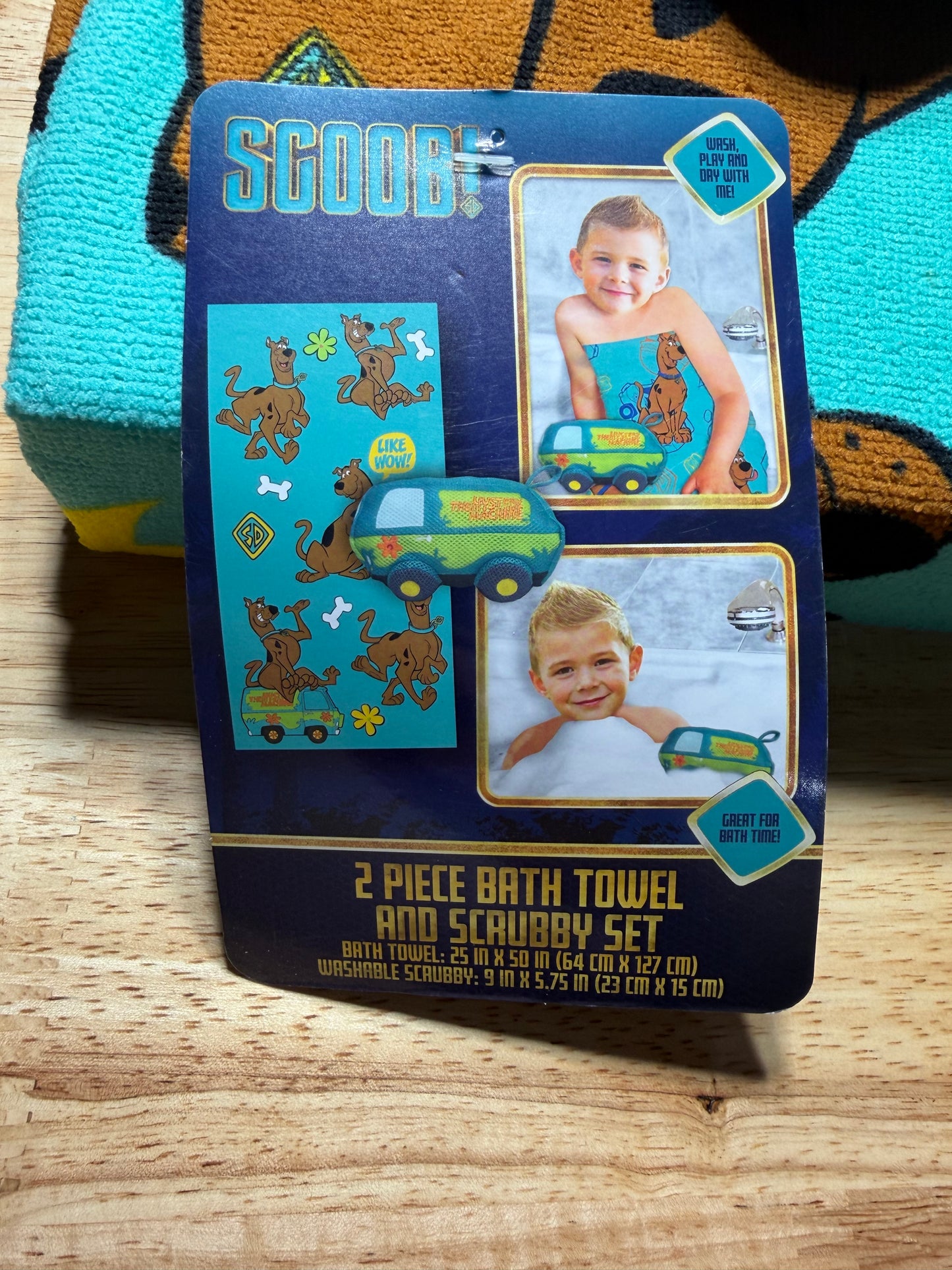 Scoob! 2-Piece Bath Towel and Mystery Machine Scrubby Set 79840
