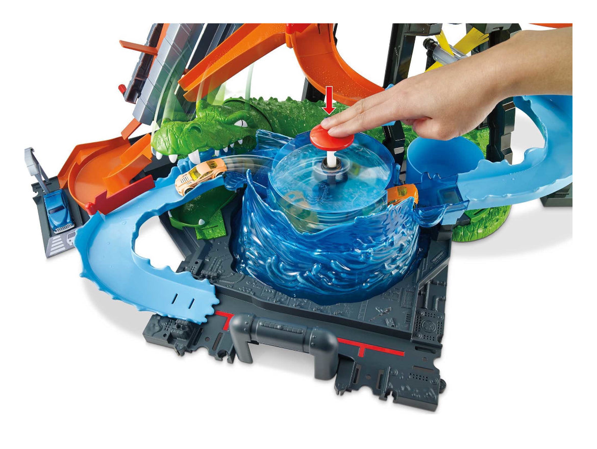Hot Wheels Ultimate Gator Car Wash Playset with Color Shifters Toy Car in 1:64 Scale