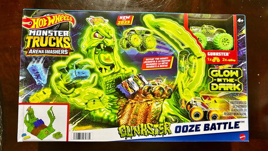 Hot Wheels Monster Trucks Arena Smashers Glow-In-The-Dark Gunkster Ooze Battle Set 16433