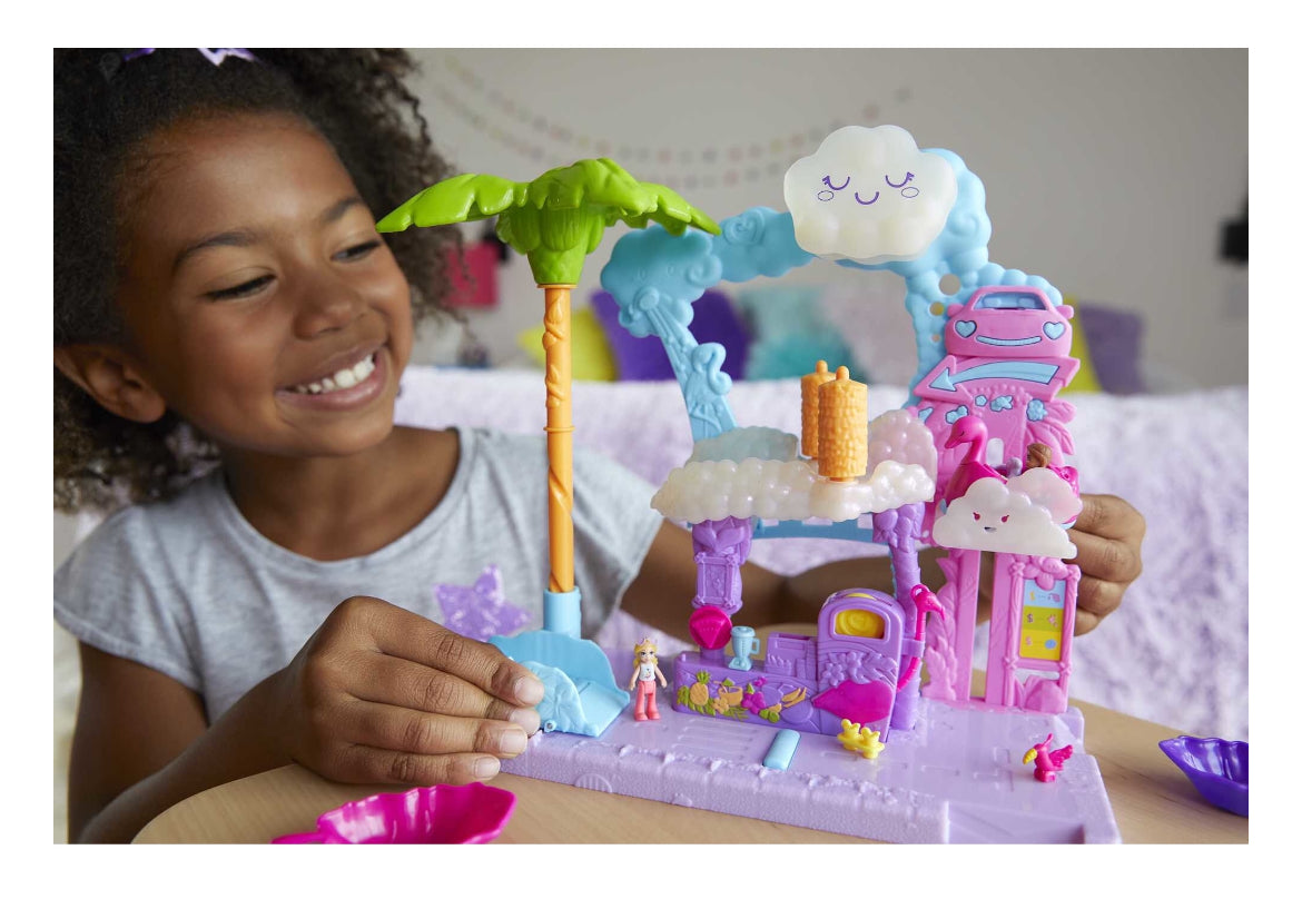 Polly Pocket Playset, Pollyville Flamingo Fun Car Wash, 2 Micro Dolls with Toy Car & Water Play Accessories