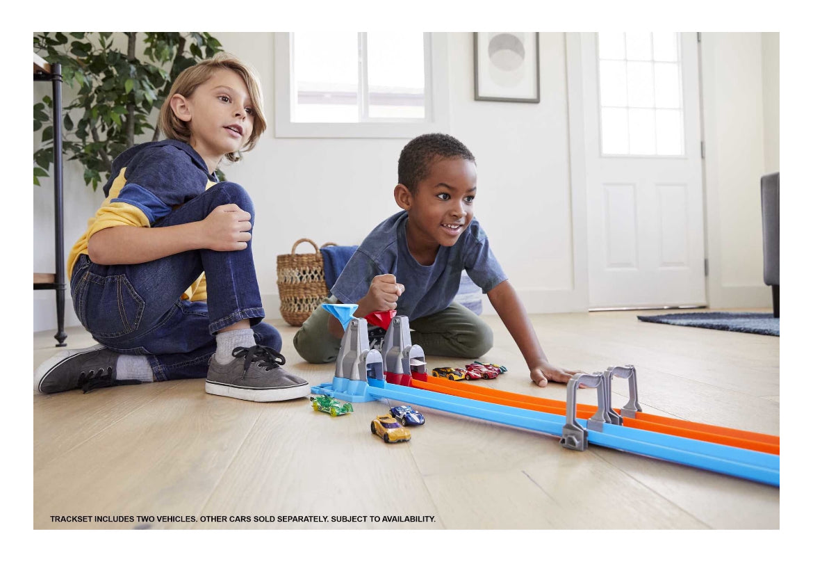 Hot Wheels Double Loop Dash Track Set with 2 Toy Cars in 1:64 Scale, 12-ft Long