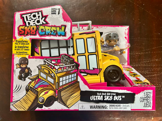 Tech Deck Sk8 Crew 2-in-1 Transforming Ultra Sk8 Bus & Storage with Fingerboard Figure 03365