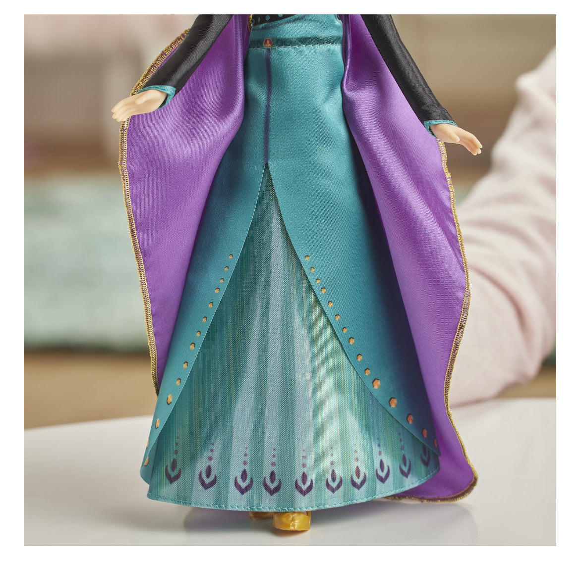 Frozen 2 Musical Adventure Anna Doll, Sings "Some Things Never Change" 684922