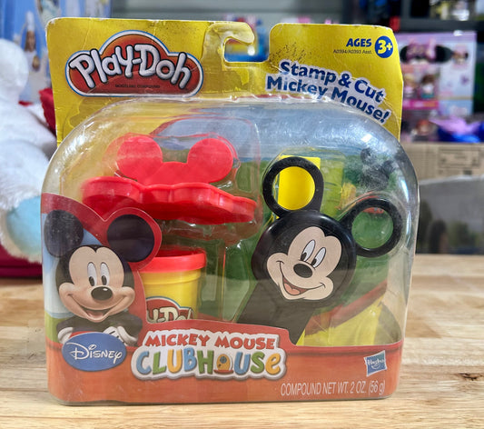 Play-Doh Disney Junior Mickey Mouse Clubhouse Stamp & Cut Mickey Set with 1 Can of Play-Doh 74934