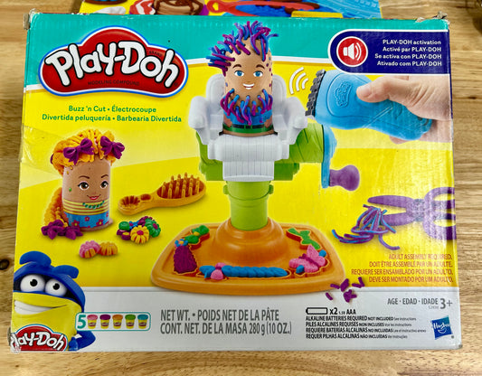 Play-Doh Buzz 'N Cut Barber Shop Toy with Electric Buzzer and 5 Non-Toxic Colors, 2-Ounce Cans 69380