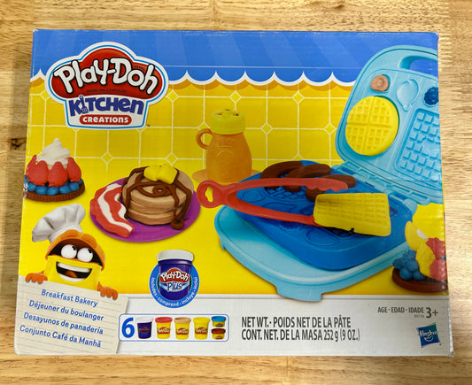 Play-Doh Kitchen Creations Breakfast Bakery Food Set with 6 Cans of Dough 53518