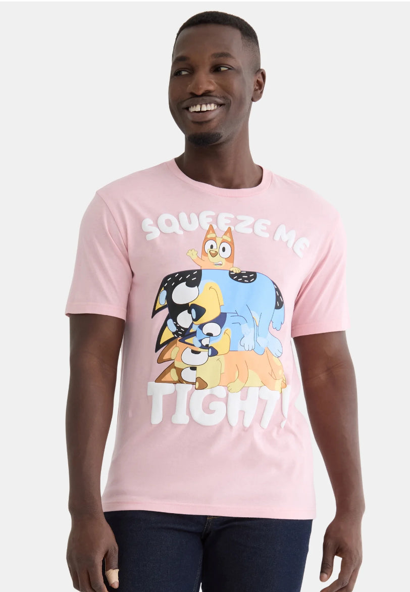 Bluey Men's Valentine's Day Squeeze Me Tight Graphic Tee