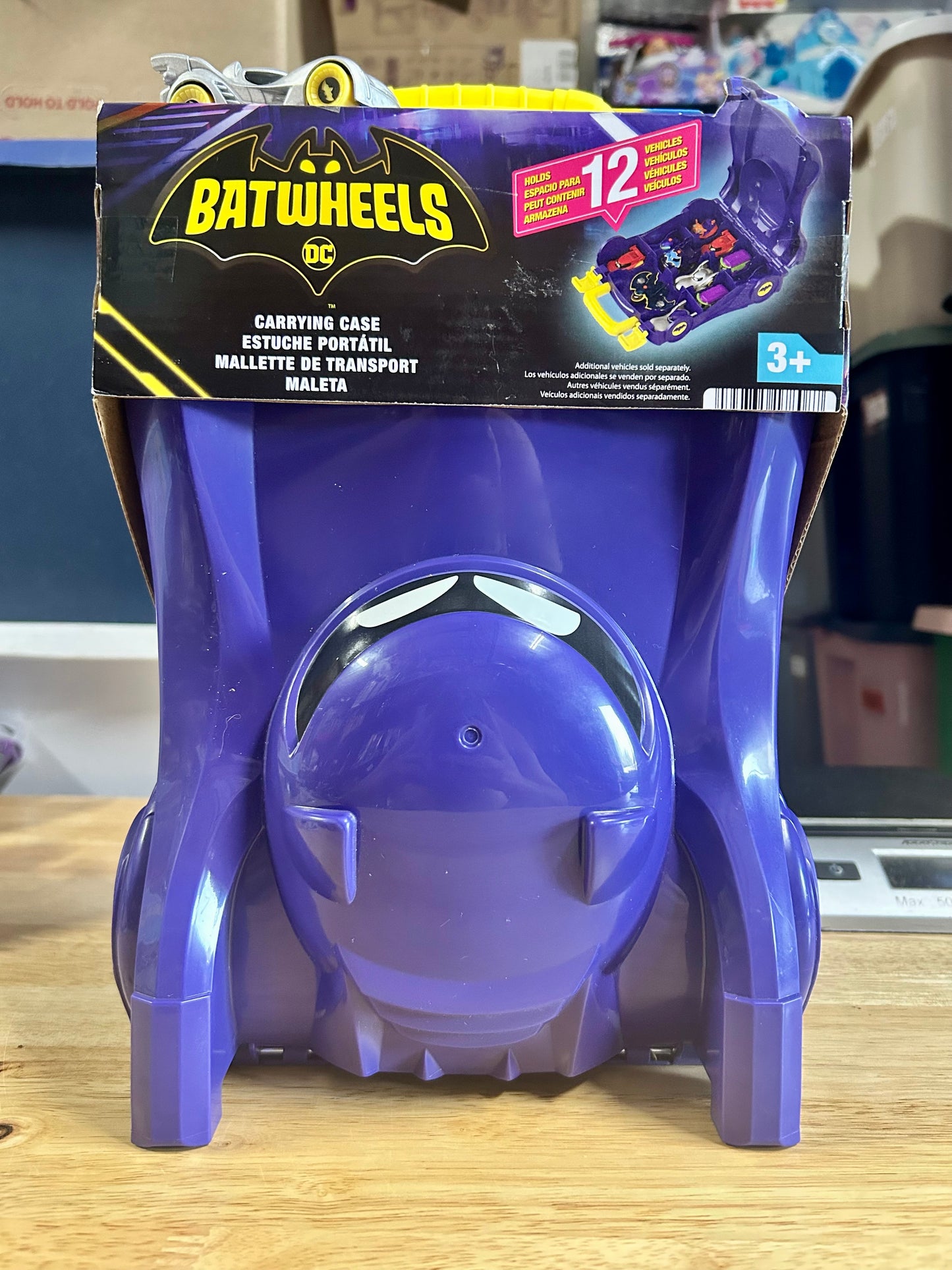 Fisher-Price DC Batwheels Bam the Batmobile Carrying Case with 1:55 Scale Toy Car 17808