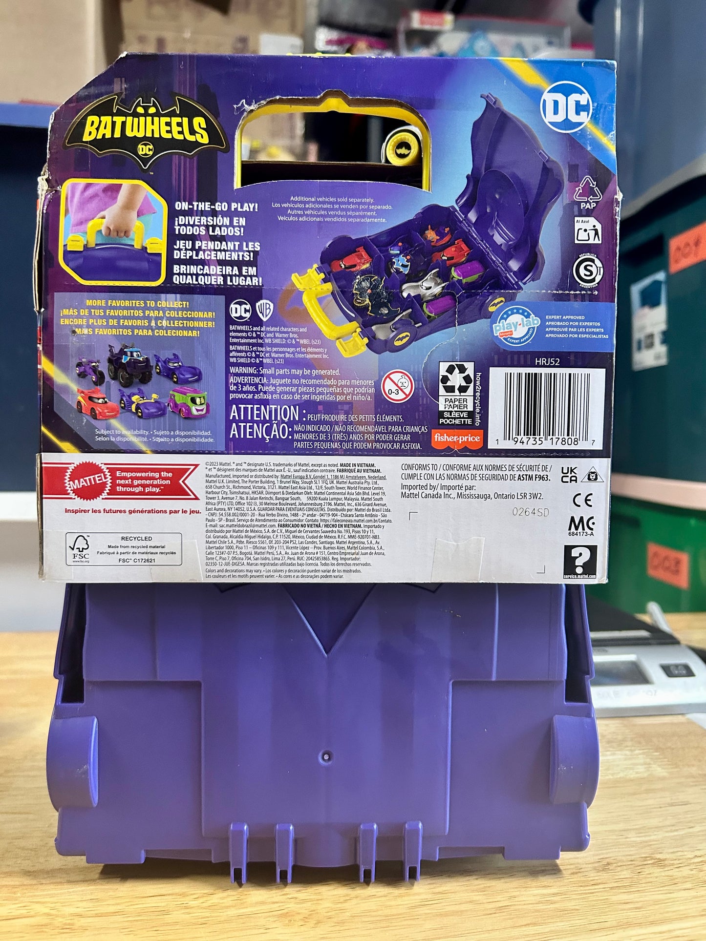 Fisher-Price DC Batwheels Bam the Batmobile Carrying Case with 1:55 Scale Toy Car 17808