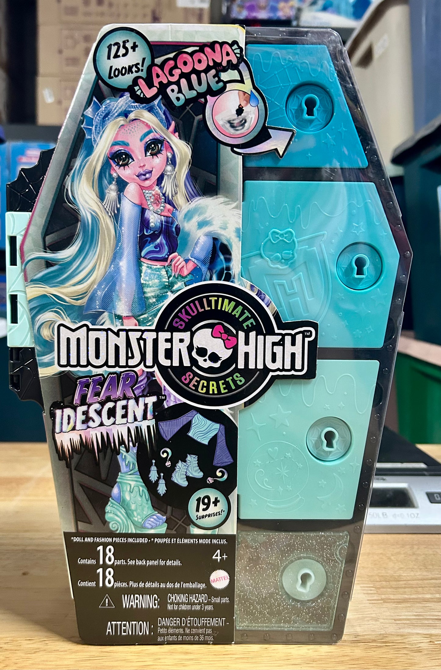 Monster High Doll, Lagoona Blue, Skulltimate Secrets: Fearidescent Series 13945