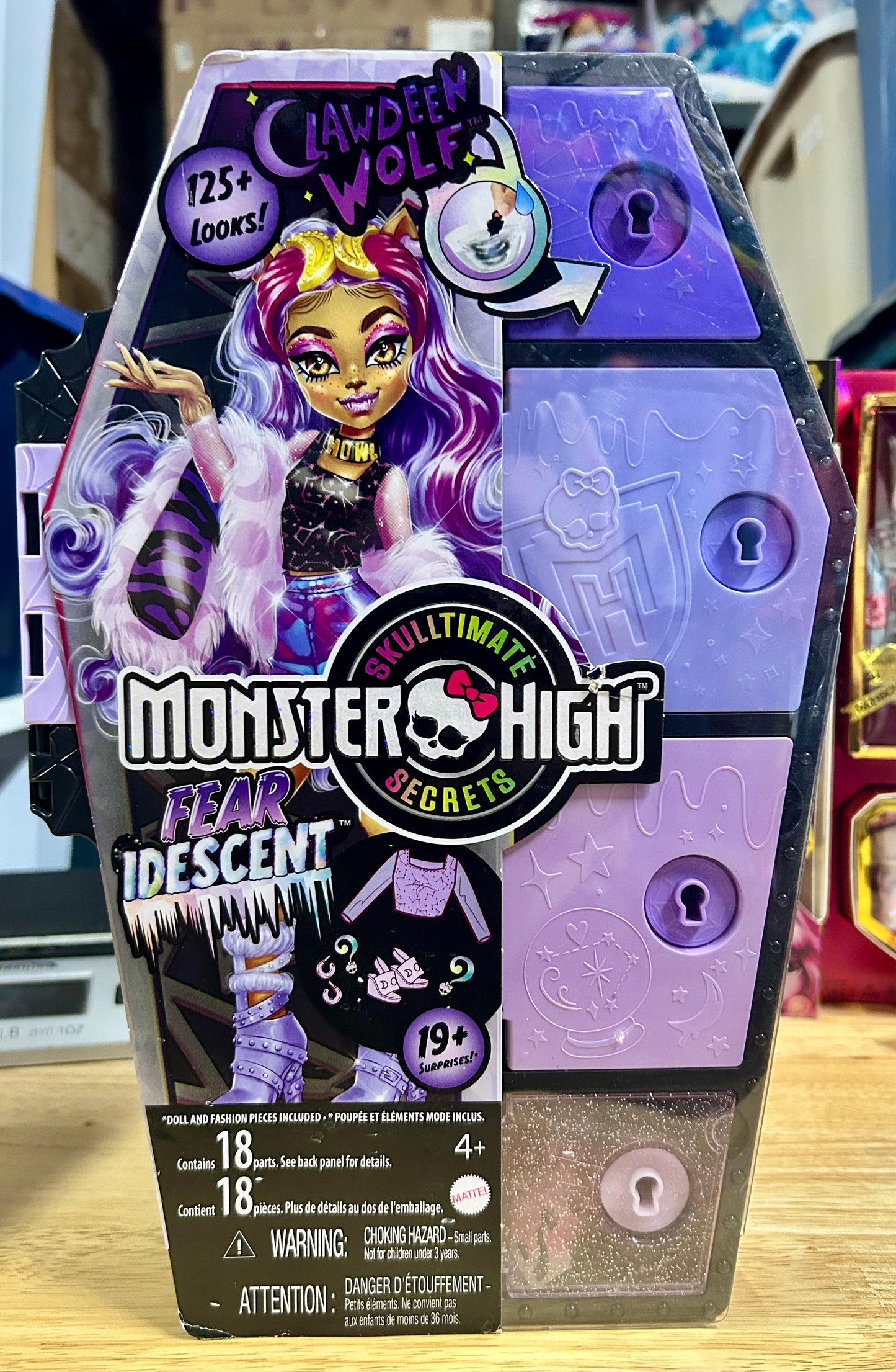 Monster High Doll, Clawdeen Wolf, Skulltimate Secrets: Fearidescent Series 13928