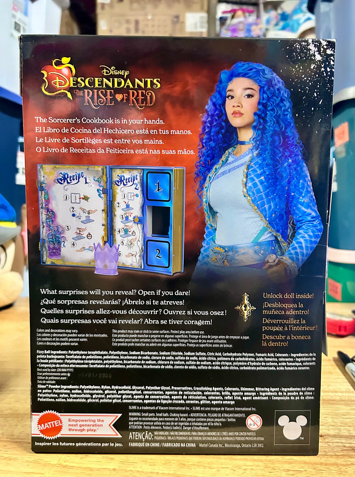 Disney Descendants: The Rise of Red The Sorcerer’s Cookbook with Doll, Fizz, Slime & Doll Reveal Surprises 21603