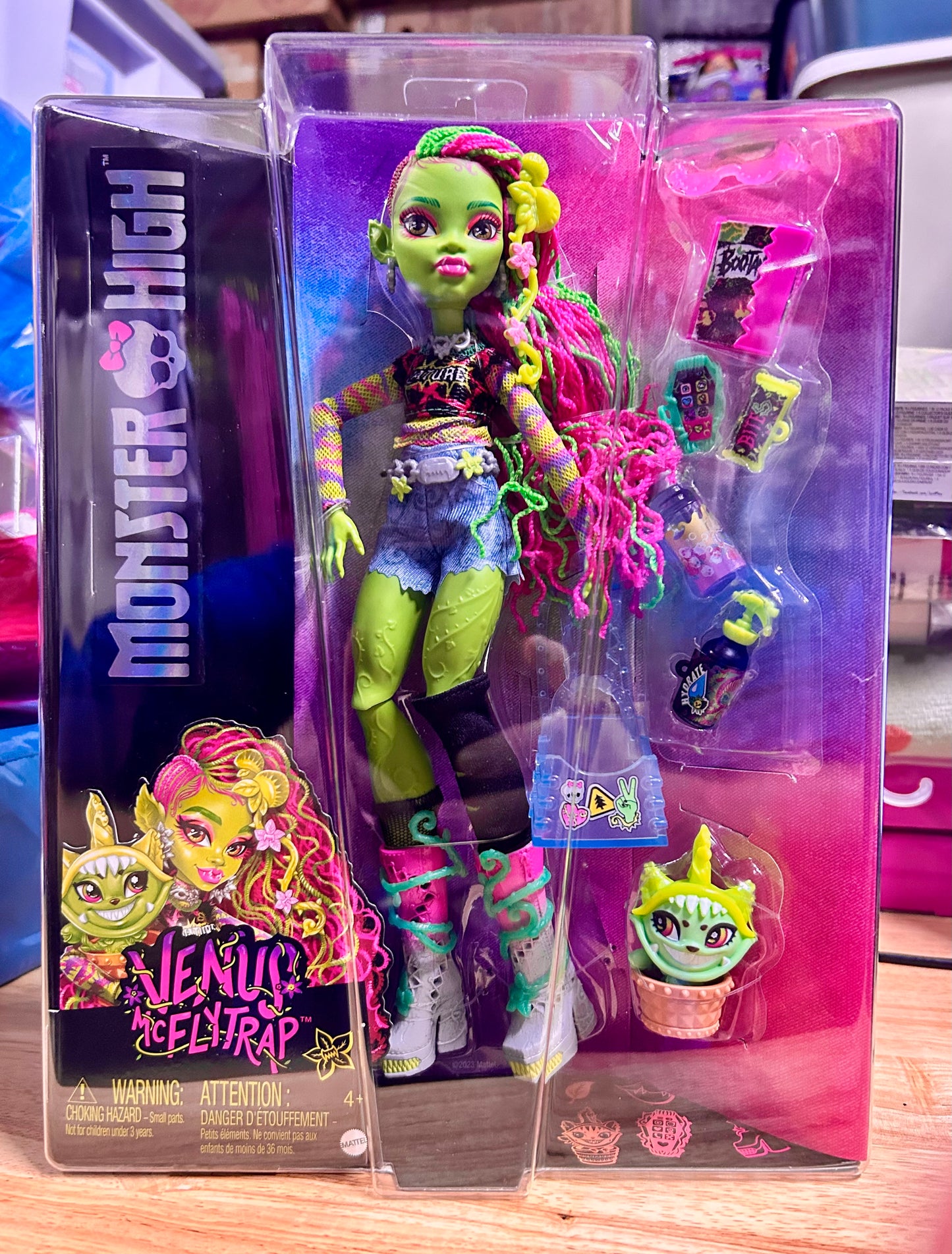 Monster High Venus McFlytrap Fashion Doll with Pet Plant Monster Chewlian 18333