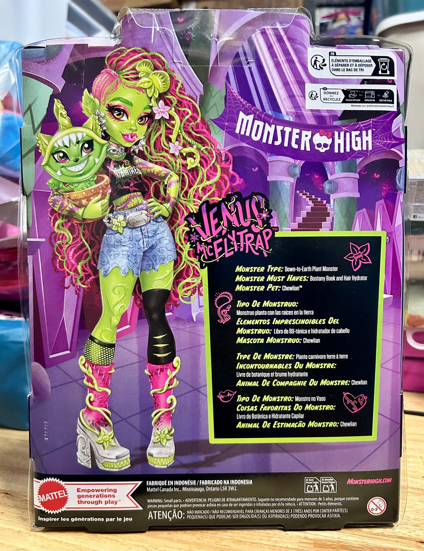 Monster High Venus McFlytrap Fashion Doll with Pet Plant Monster Chewlian 18333