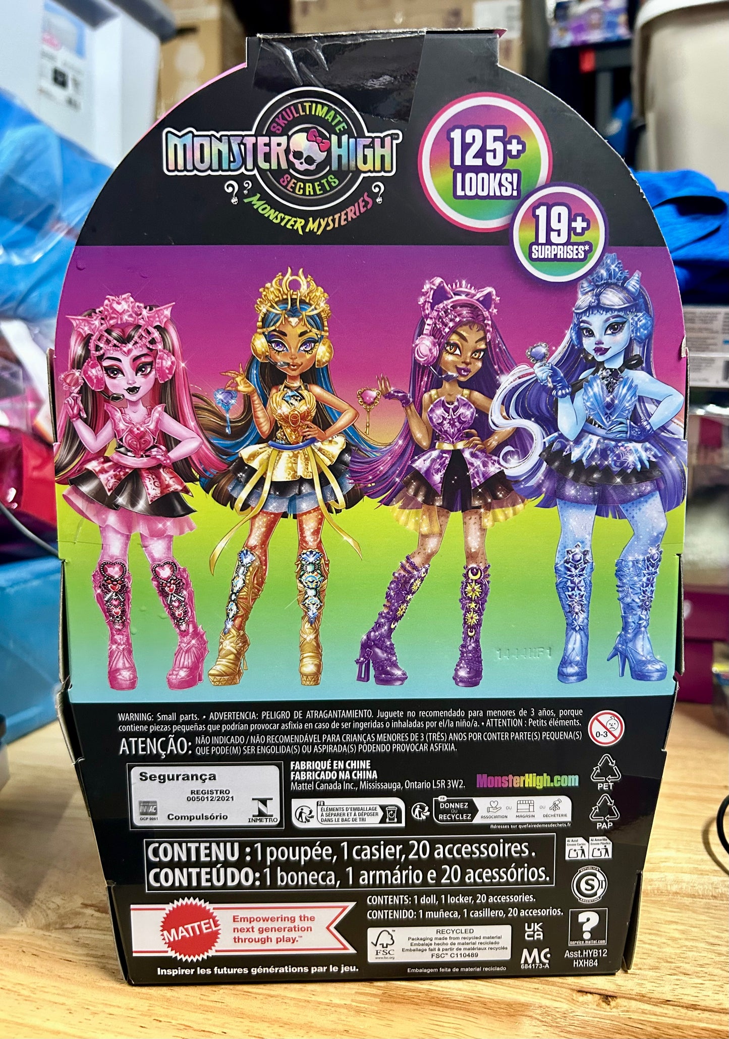 Monster High Skulltimate Secrets Monster Mysteries Playset, Draculaura Doll with 19+ Surprises 23049