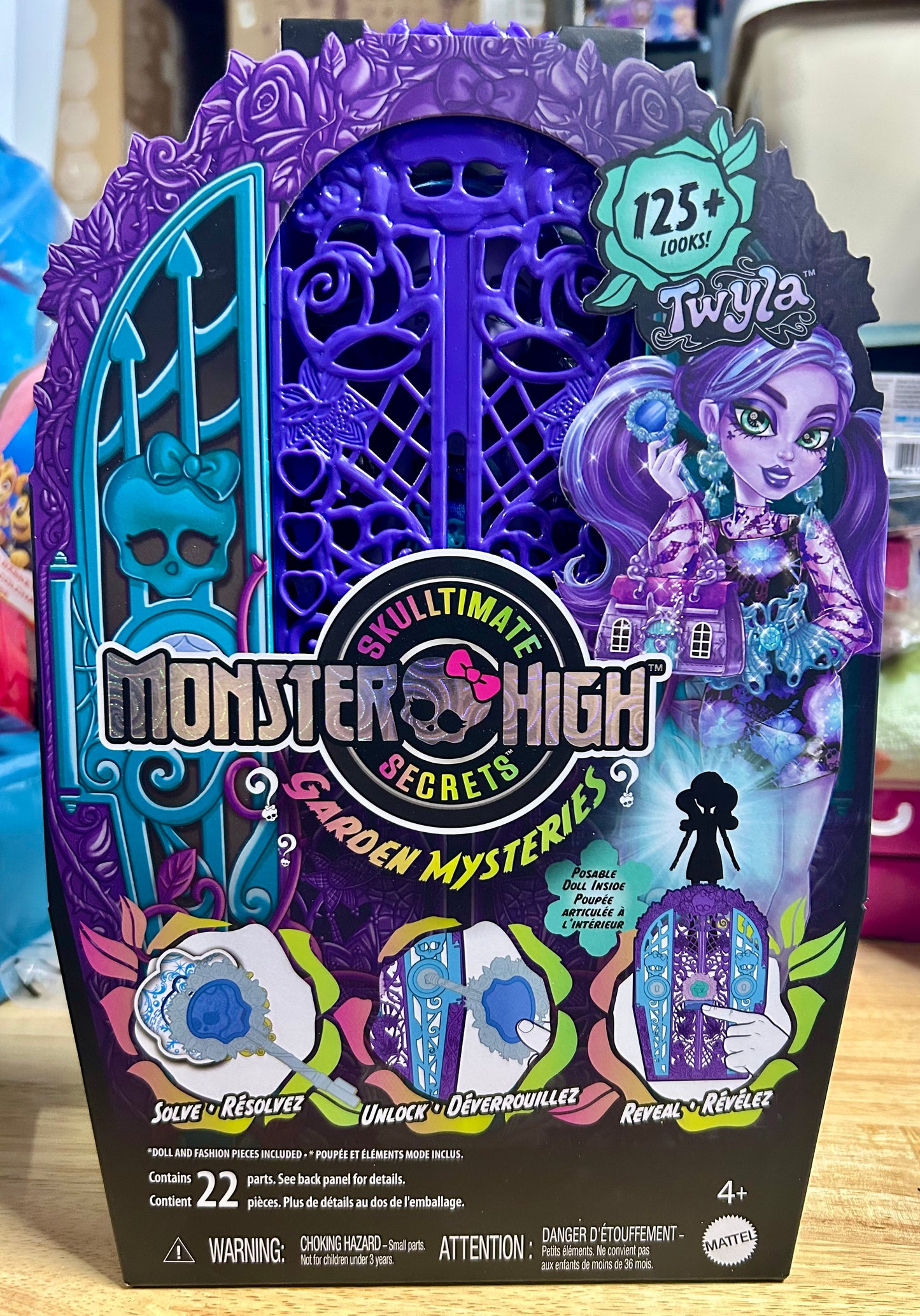 Monster High Skulltimate Secrets Garden Mysteries Playset, Twyla Doll with 19+ Surprises 25543