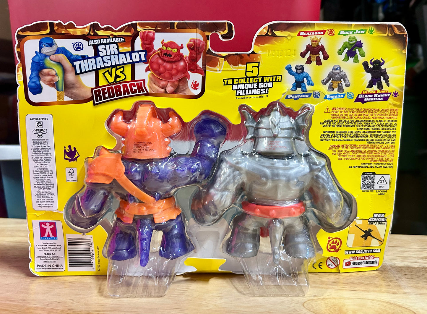 Heroes of Goo Jit Zu Stretch Strikers Stretchy Knight Rockjaw VS Squishy Tyro 42790