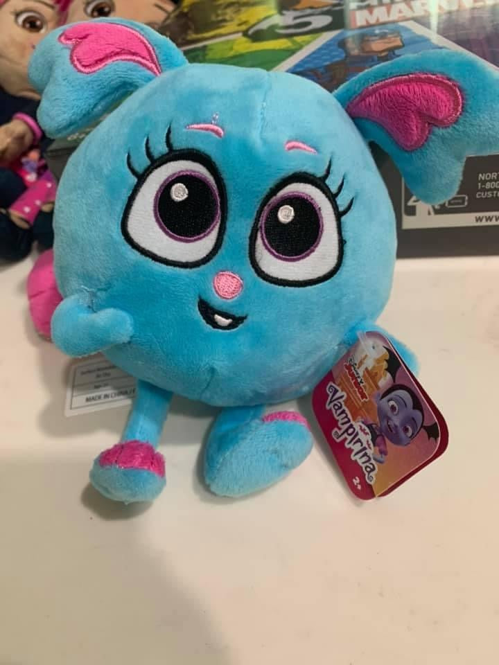 Vampirina Buttons 7” Plush 78094